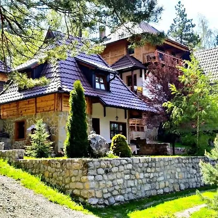 Svetla U Planini شقة